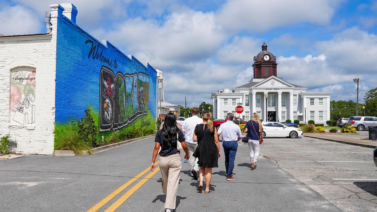 Attendees tour downtown Baxley.