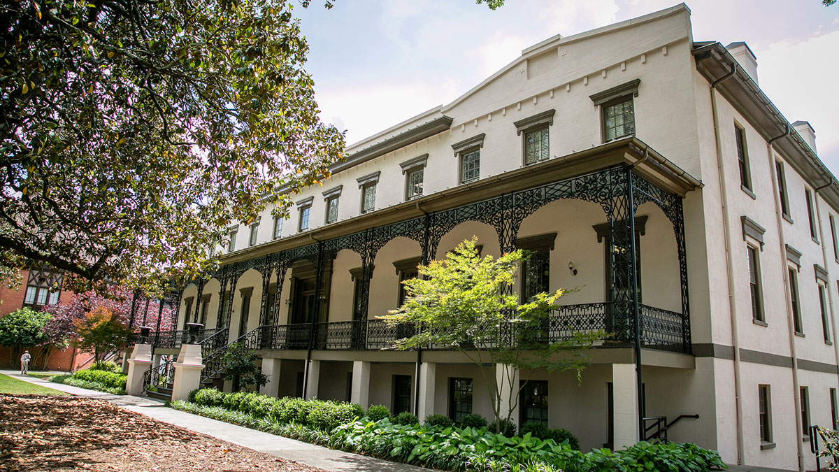 picture of Lucy Cobb building on the UGA Campus.